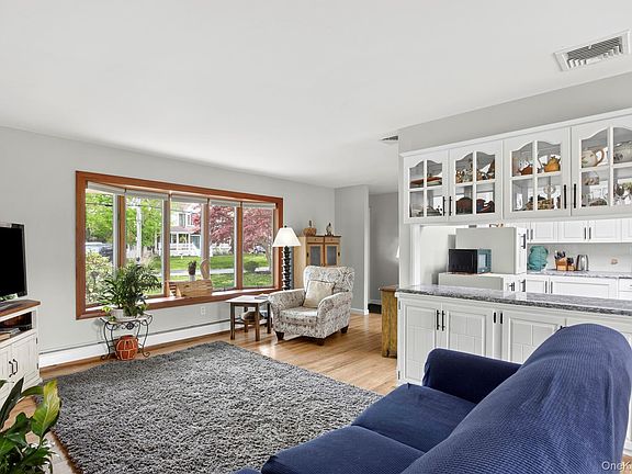 3rd image of 77 Evergreen Avenue