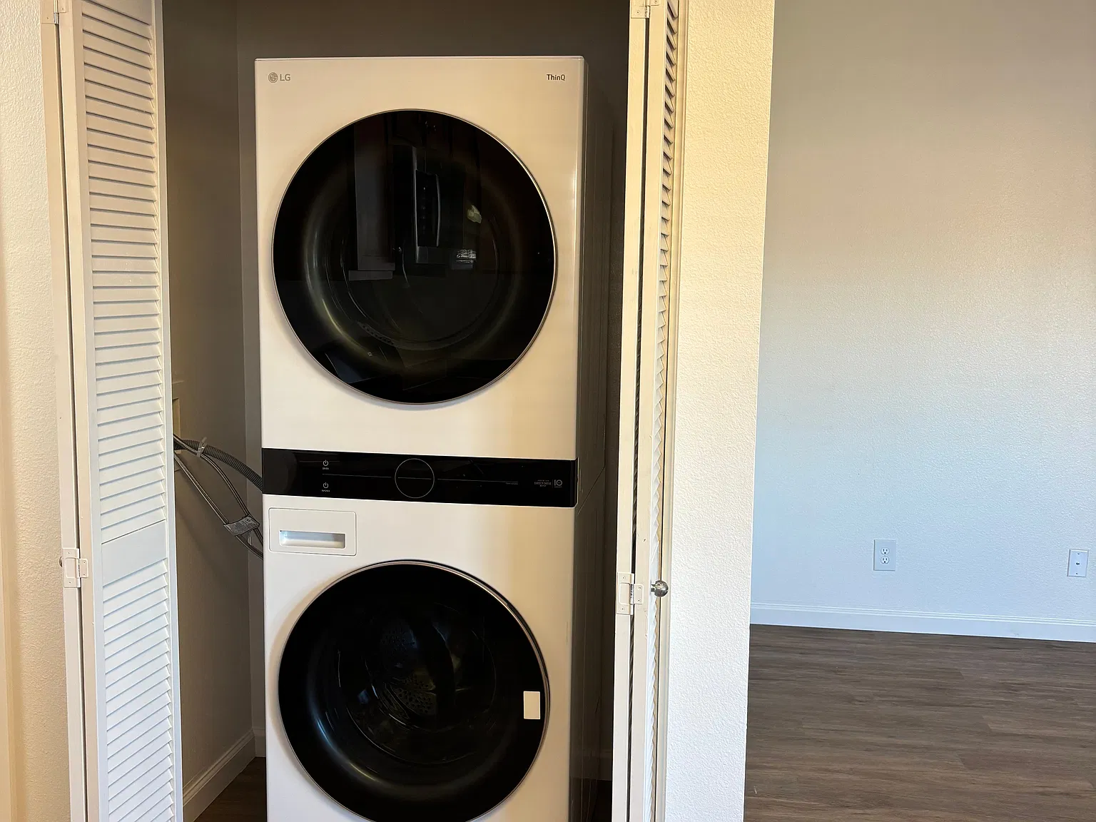 3 bed, 994 sqft, $3,150 — Photo 4