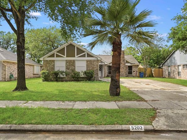 5202 Roserock Ln