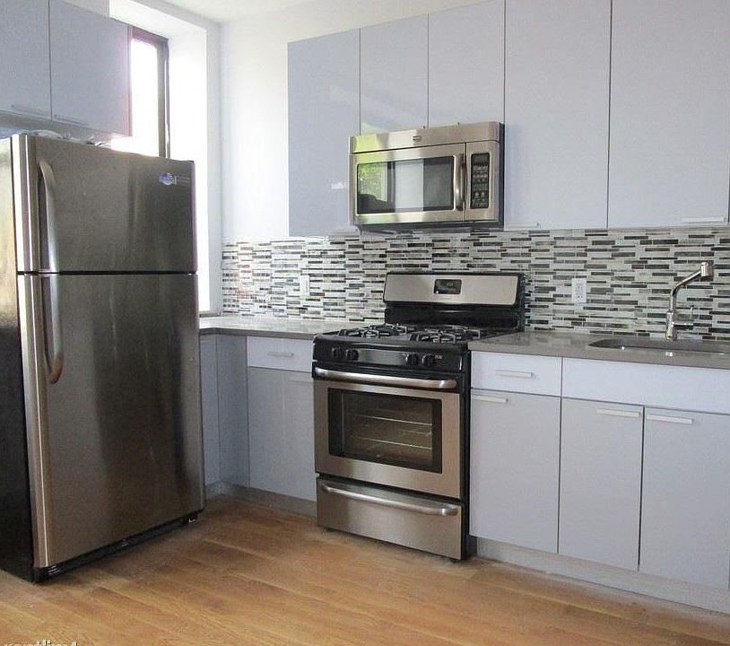 2nd image of 269 Kosciuszko St APT 3