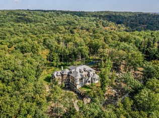 8 Beach Hill Rd W, Bridgewater, CT 06752