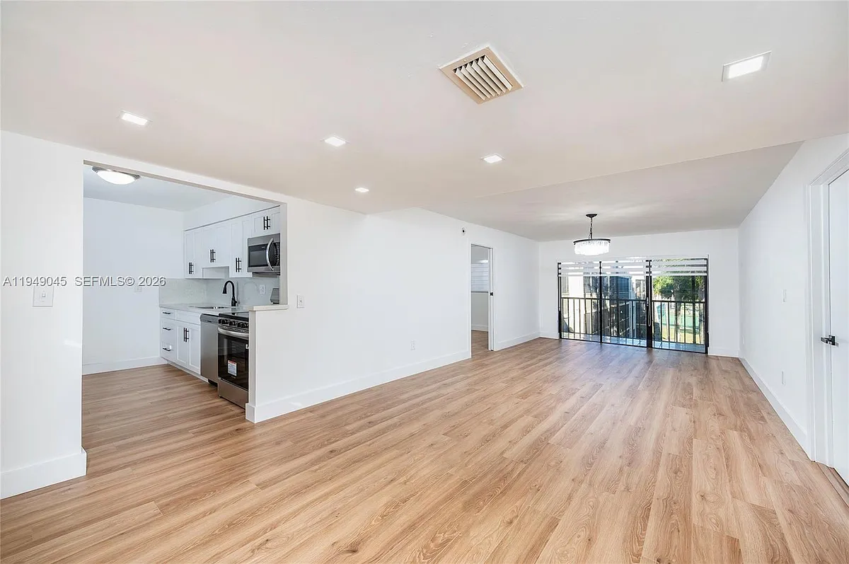 Building Photo - 8415 SW 107th Ave #338W