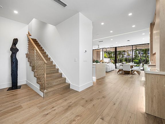 5th image of 130 NE Wavecrest Way