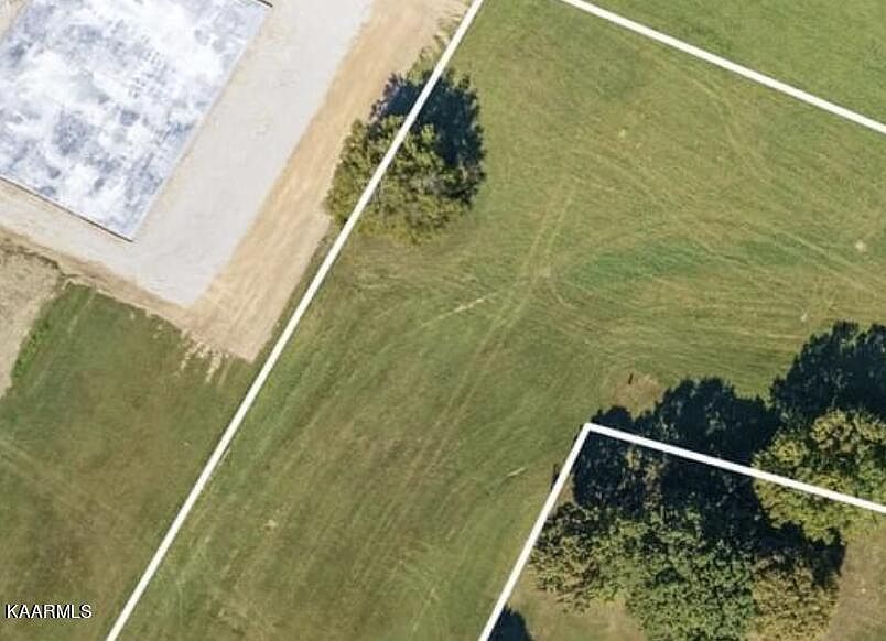 1st image of E Macon Ln