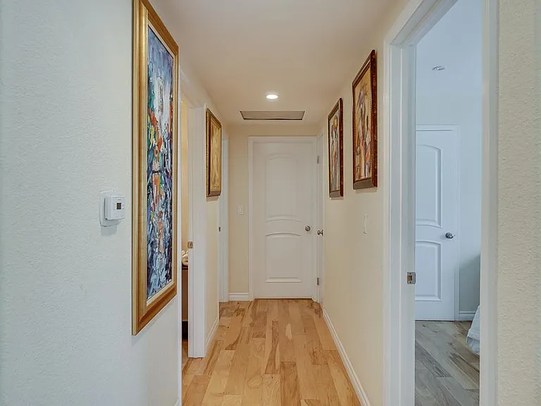 25272 Bentley — Photo 23