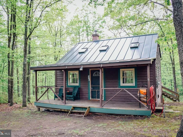 124 Wild Boar Rd, Paw Paw, WV 25434