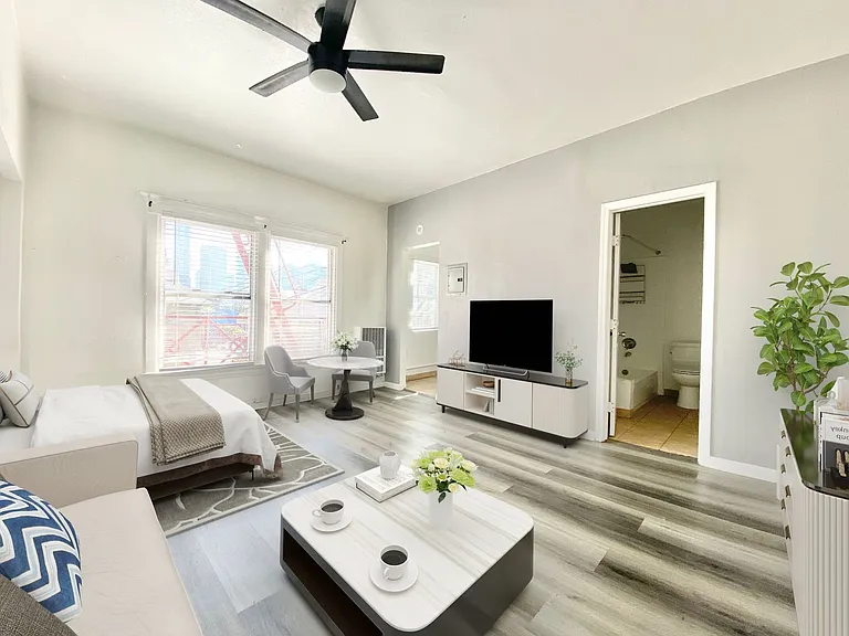 The Ritz Apartments — Photo 9