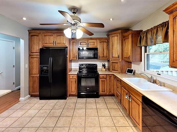 4th image of 13 Rachel Ct