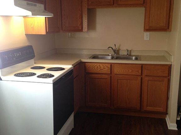 2nd image of 1112 S River St