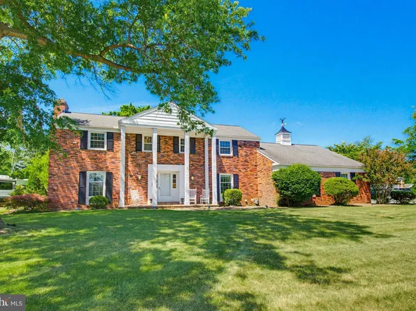 1349 Country Club Dr, Lancaster, PA 17601