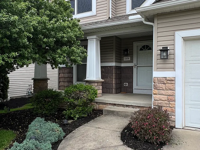 2494 Cedar Creek Ln — Photo 2