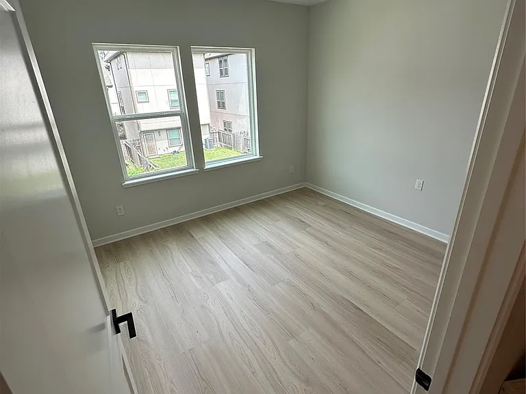 2032 W Tidwell Rd — Photo 19