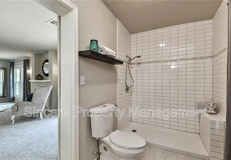 2217 NW 25th St — Photo 10