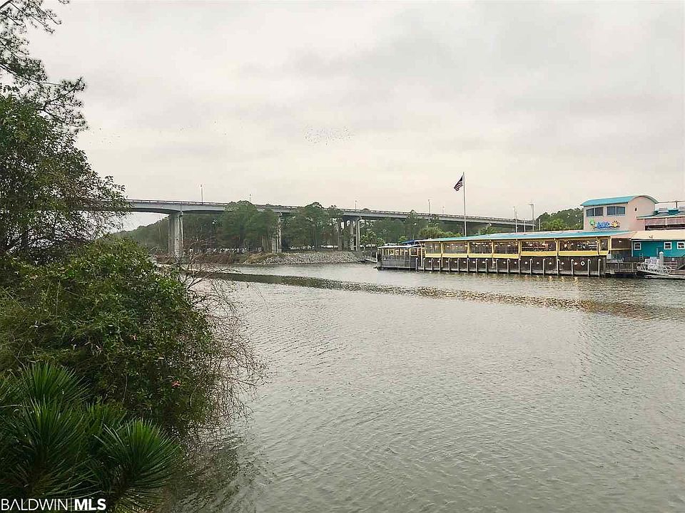 2nd image of 226 E Canal Dr #3