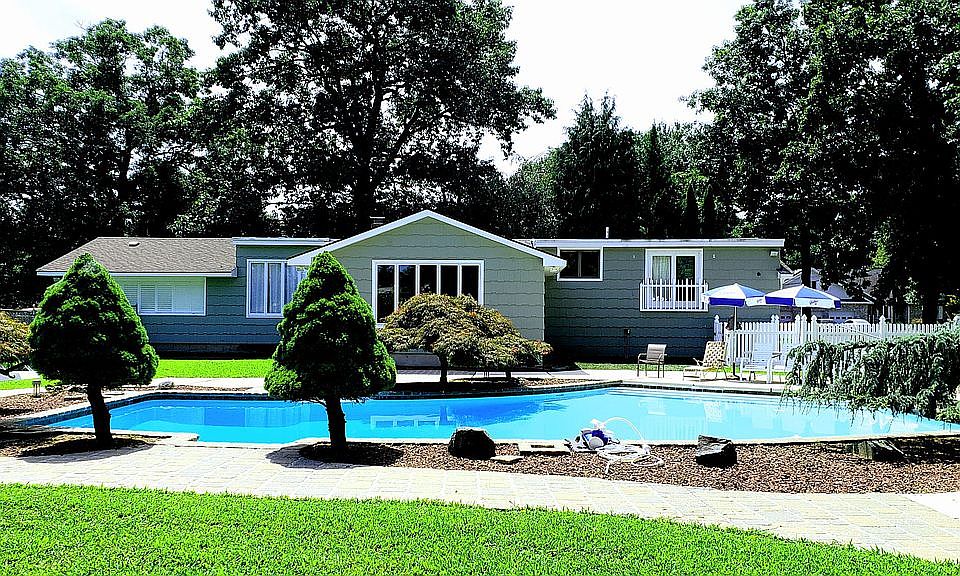1st image of 85 Paschal Dr