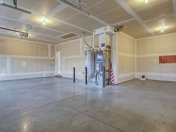 4th image of 10900 NE 109th St