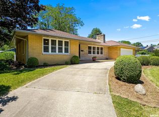 4105 N Brookmont Rd, Peoria, IL 61614