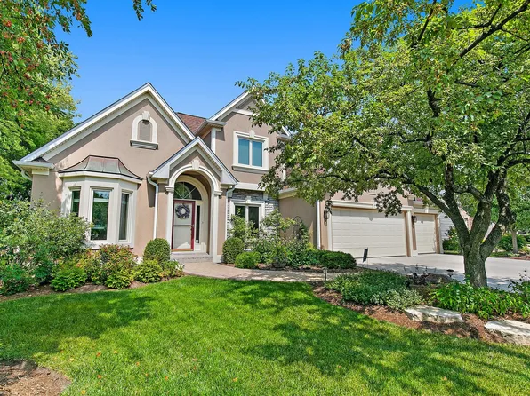 2070 Brookwood Dr, South Elgin, IL 60177