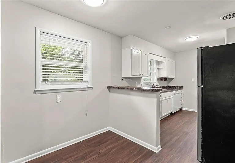 2352 Elmwood Cir SE — Photo 15