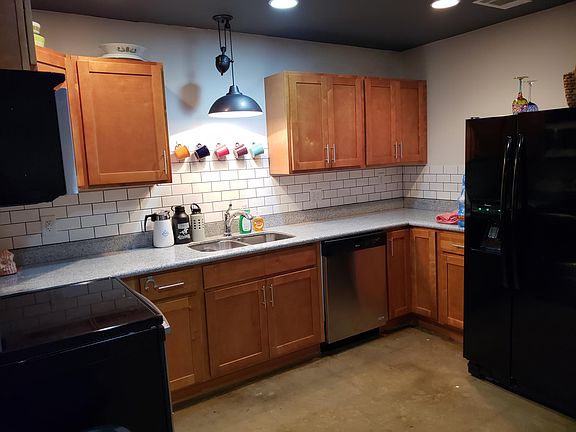 4th image of 2418 13th St APT B