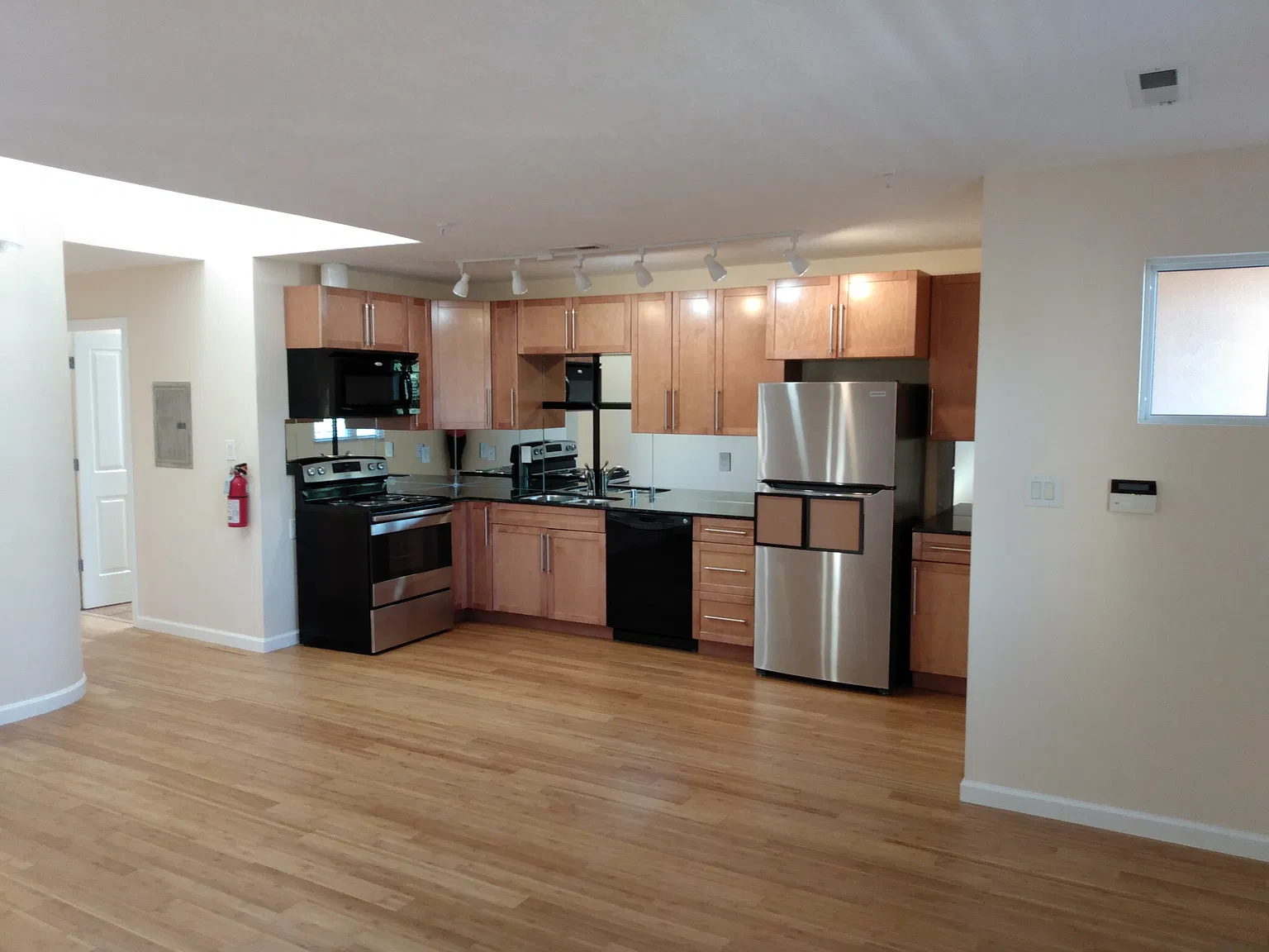 2 bed, 780 sqft, $1,345 — Photo 2