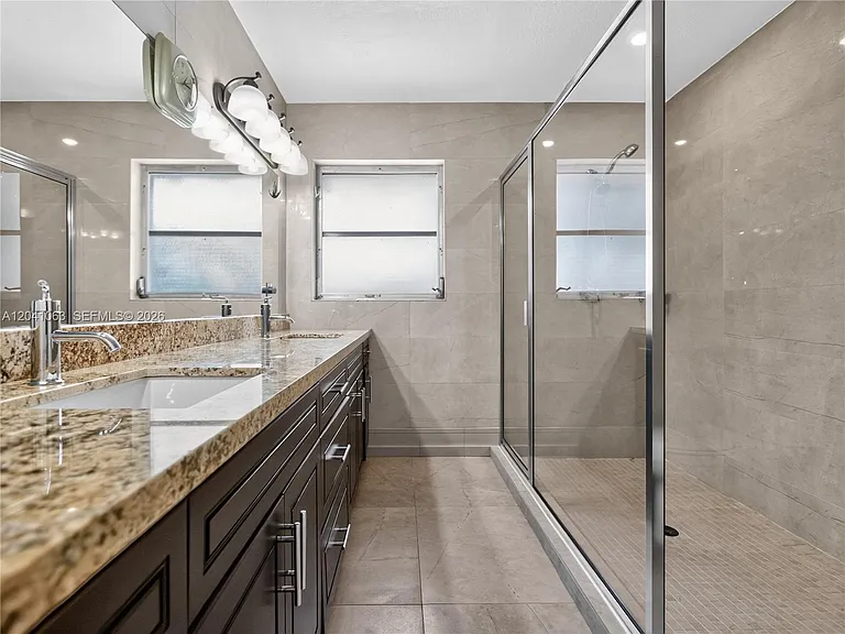 16641 Royal Poinciana Dr — Photo 25