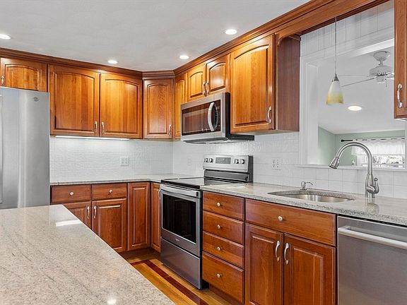 3rd image of 97 Hartwell Rd