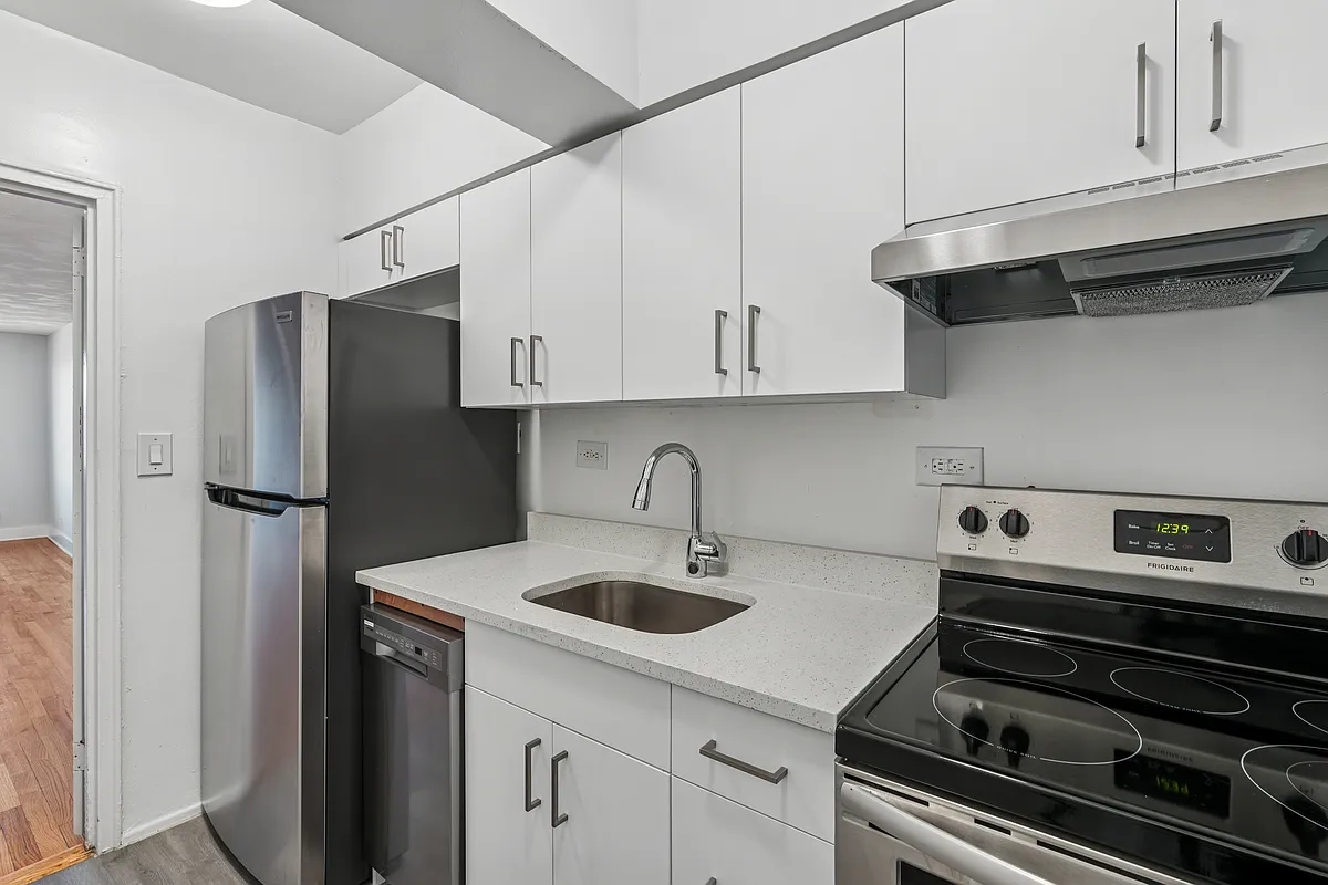 Building Photo - 2160 Matthews Ave #7C