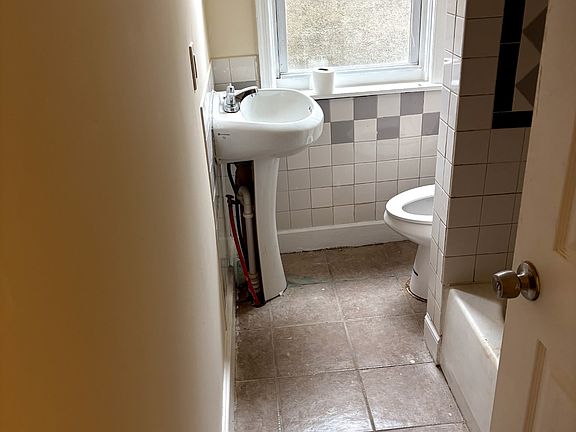 3rd image of 128 E Rittenhouse St