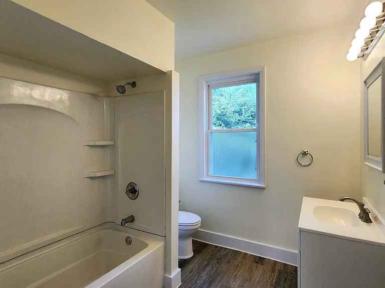 513 Margaret St — Photo 16