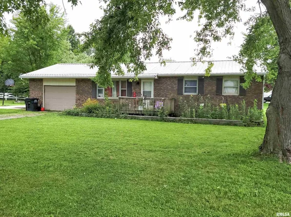 1040 2nd St, Louisville, IL 62858