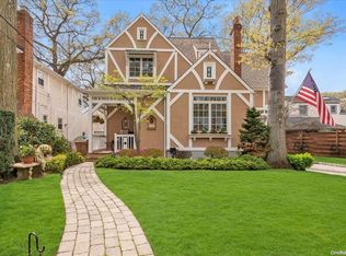 103 Stevenson St, Lynbrook, NY 11563
