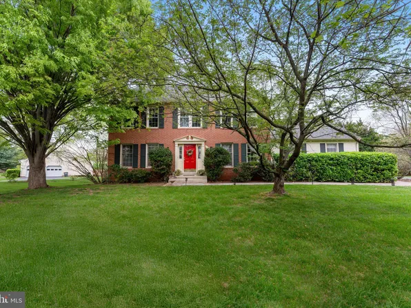 1113 Sugar Maple Ln, Herndon, VA 20170