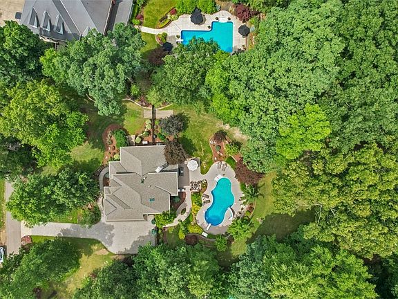 3rd image of 1236 Oak Hill Dr