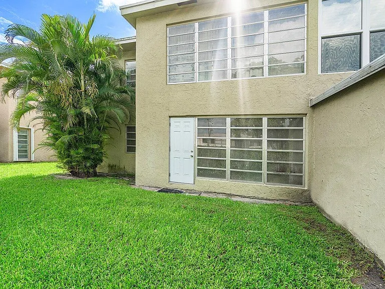 1021 Flame Vine Ave — Photo 22