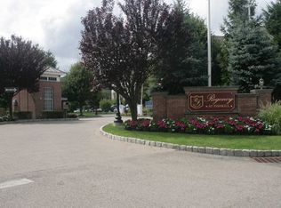 321 Regency Dr, Fishkill, NY 12524