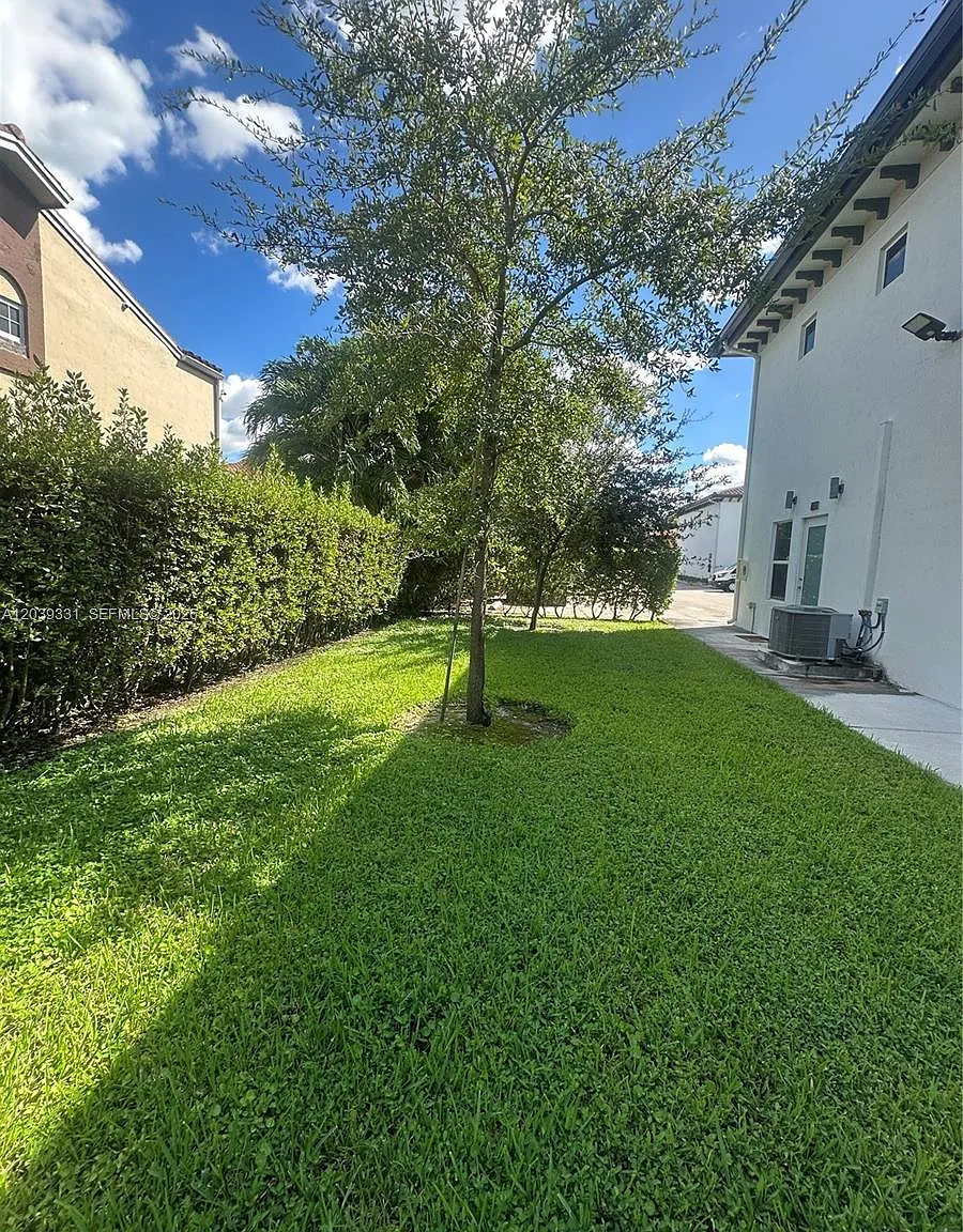 2 bed, 2.5 bath, 1000 sqft, $2,600 — Photo 3