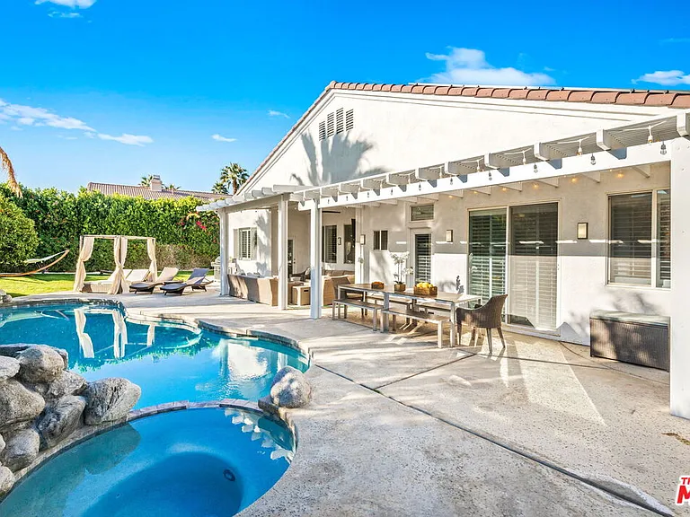 1083 E Circulo San Sorrento Rd — Photo 3