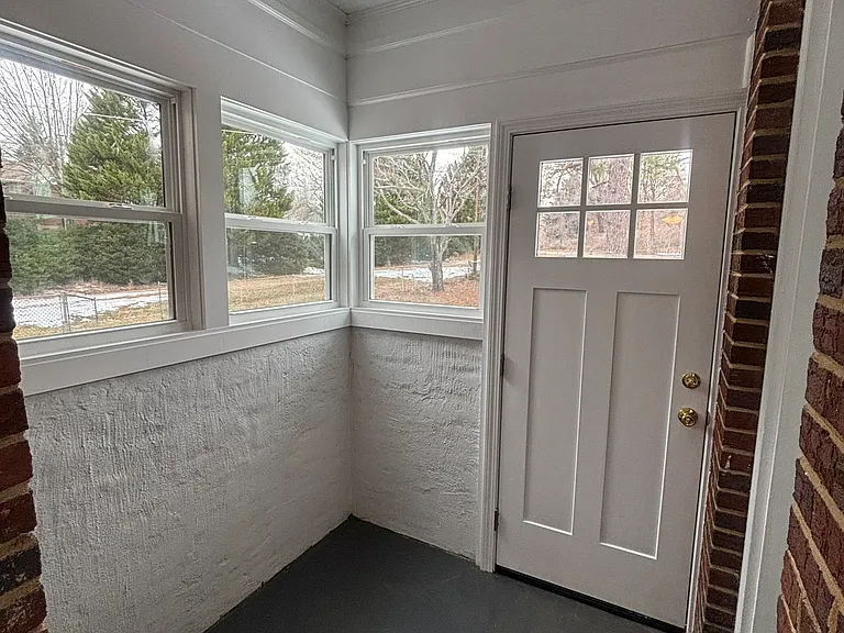 512 E Parker St — Photo 6