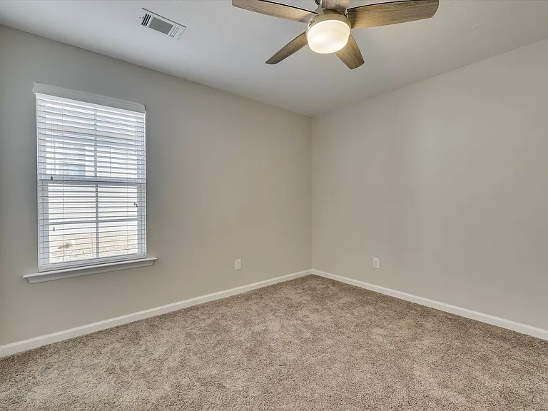 124 Radcliff Dr — Photo 38