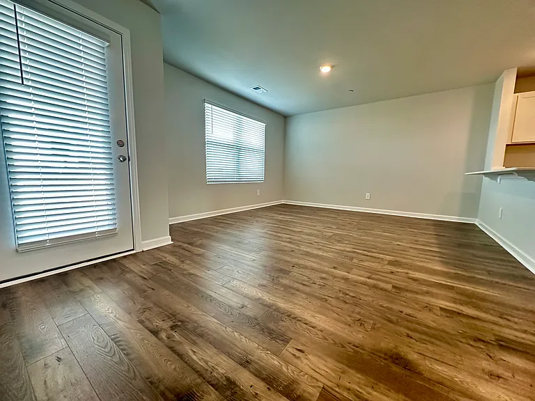 934 Liverpool Way #1 — Photo 5