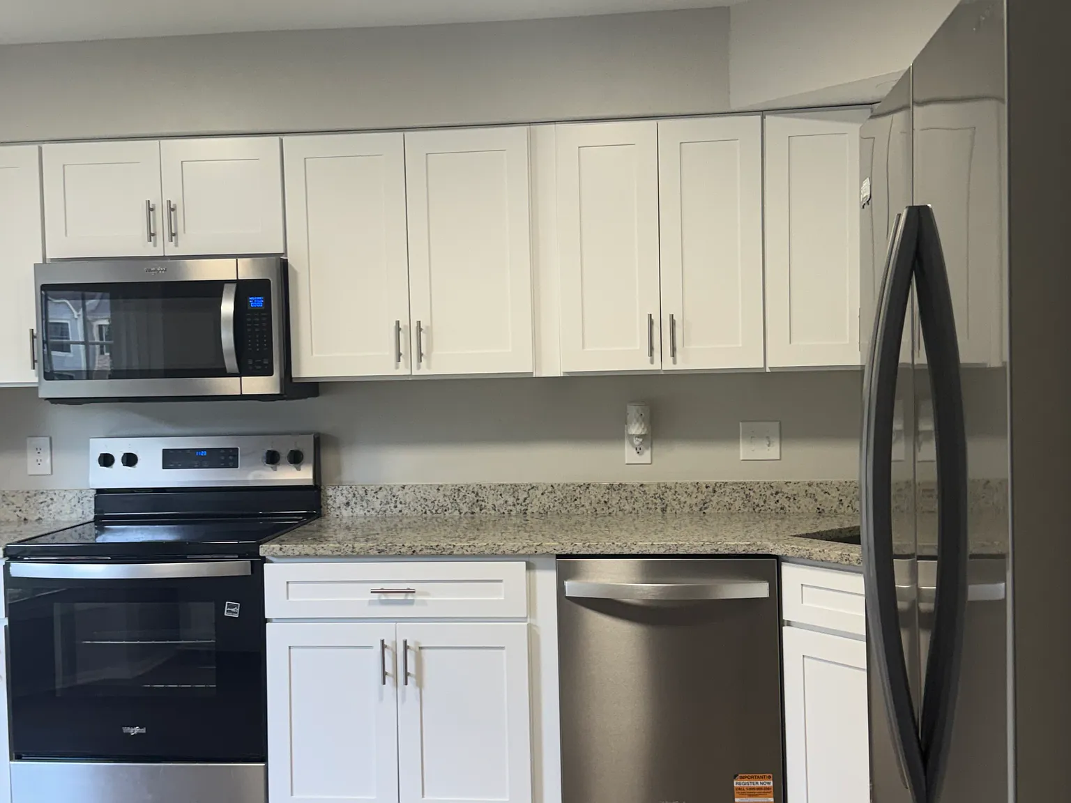 3 bed, 2.5 bath, 1940 sqft, $2,500 — Photo 4