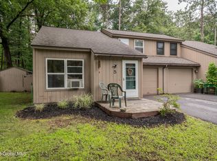 5 Arrow Wood Pl, Malta, NY 12020