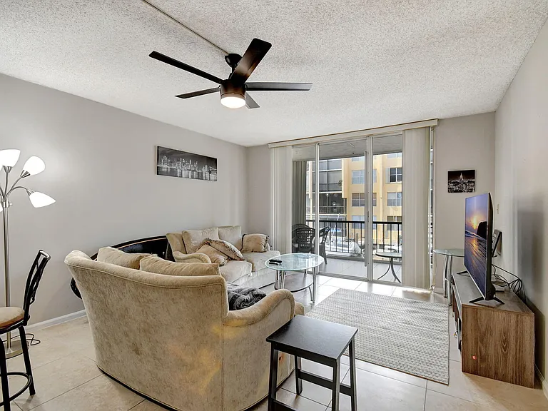 777 S Federal Hwy #202-H — Photo 6