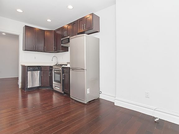 2nd image of 504 E 12th St APT 4