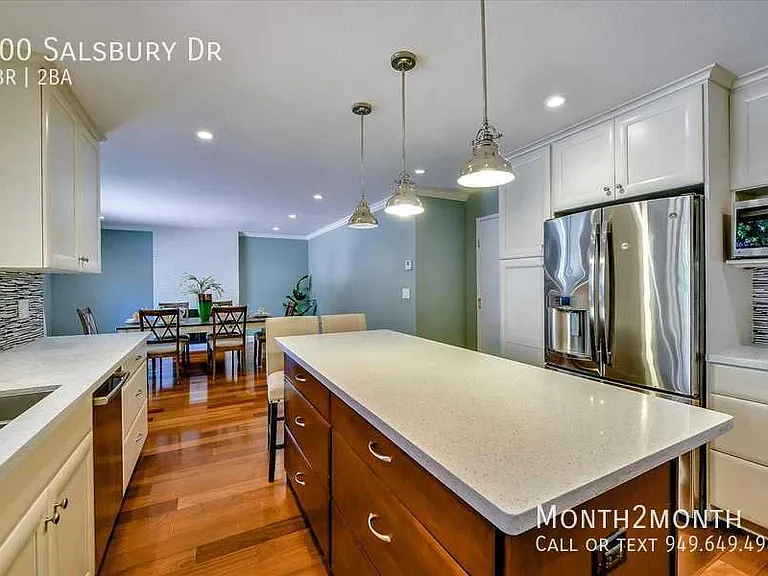 300 Salsbury Dr — Photo 4