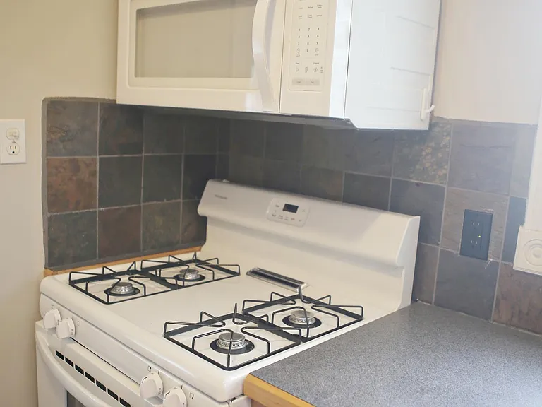 8725 Sleepy Hollow Rd — Photo 7