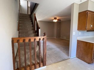 242 Holiday Ter, Lansing, KS 66043