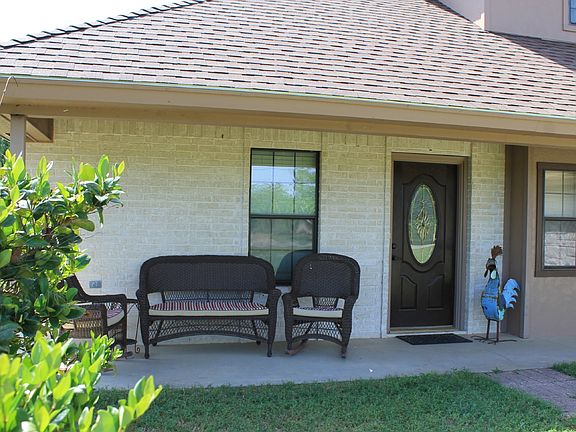 2nd image of 961 Diana Ln