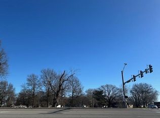 317 & 319 W Foxwood Dr, Raymore, MO 64083